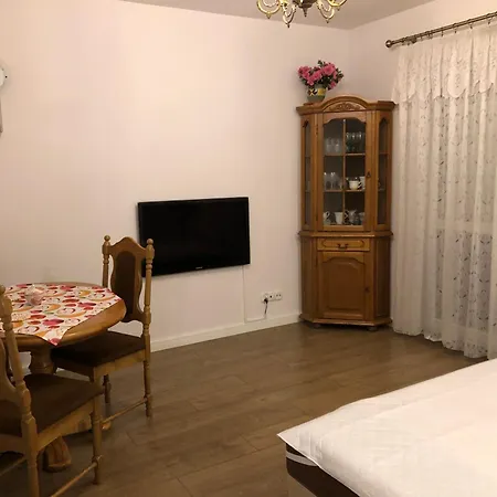 Cozy So Far Apartment *